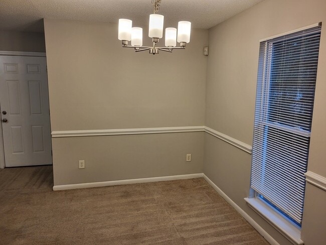 Building Photo - 6820 N Ridge Ct