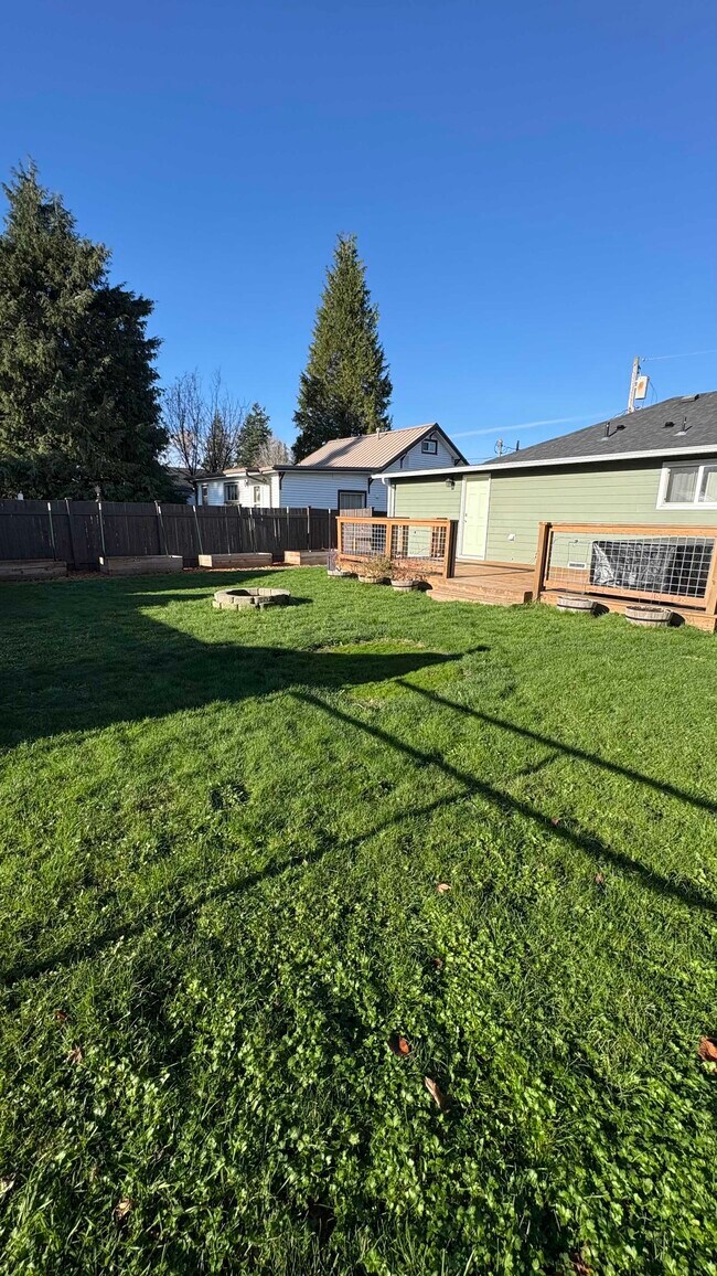 Foto del edificio - 1956 Lowell Ave