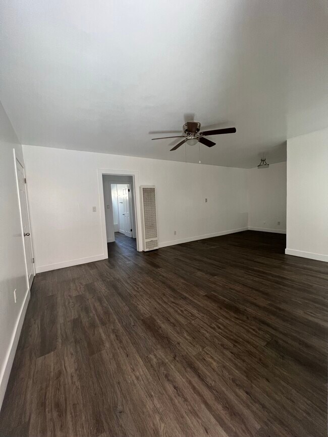 Building Photo - 455 Edgewood St