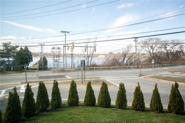 Building Photo - 193 Aquidneck Ave