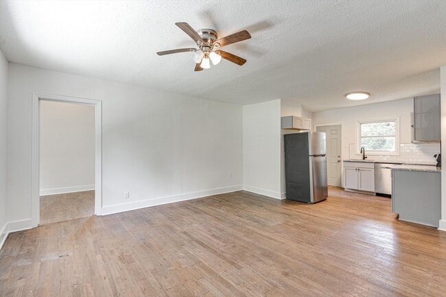 Building Photo - Charming Home in Desirable Brainerd Neighborhood