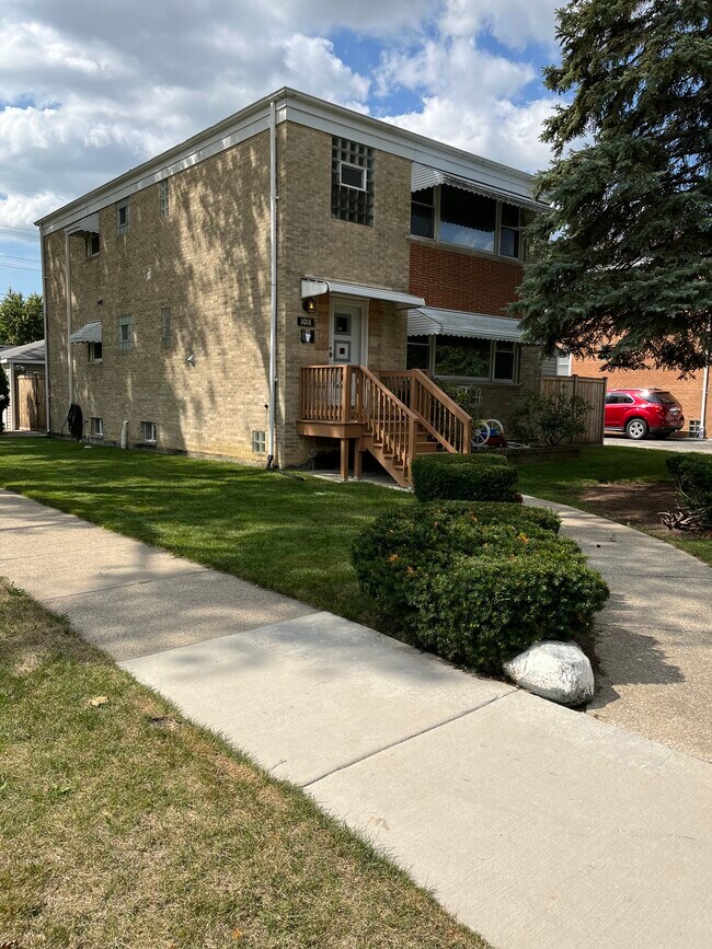 Foto del edificio - 1018 E Oak Ave