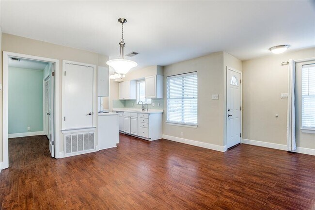 Building Photo - 4902 Duval Rd