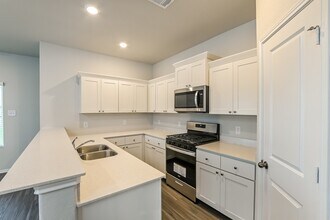 Building Photo - 3001 Paintbrush Dr