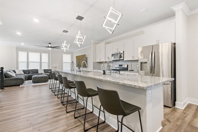 Foto del edificio - Spacious 3BR Townhome in Bryans Road