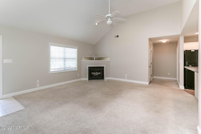 Building Photo - 102 S Park Ln