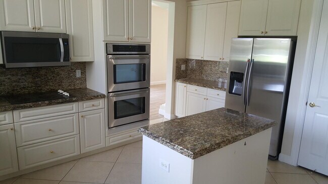Building Photo - 21184 Ponte Vista Cir