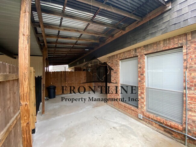 Building Photo - 1307 Lovell Dr