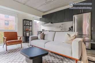 Building Photo - 343 W Schiller St