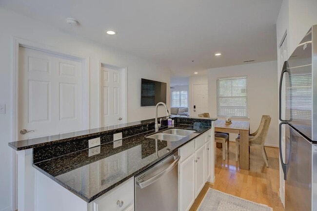 Foto del edificio - 501 Olmsted Park Pl