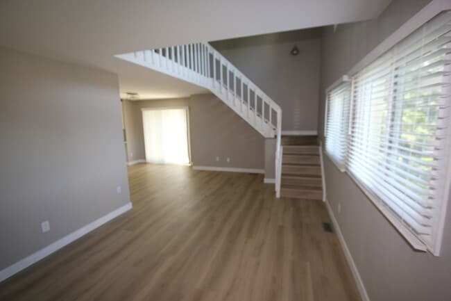 Building Photo - 1030 Magic Lamp Way