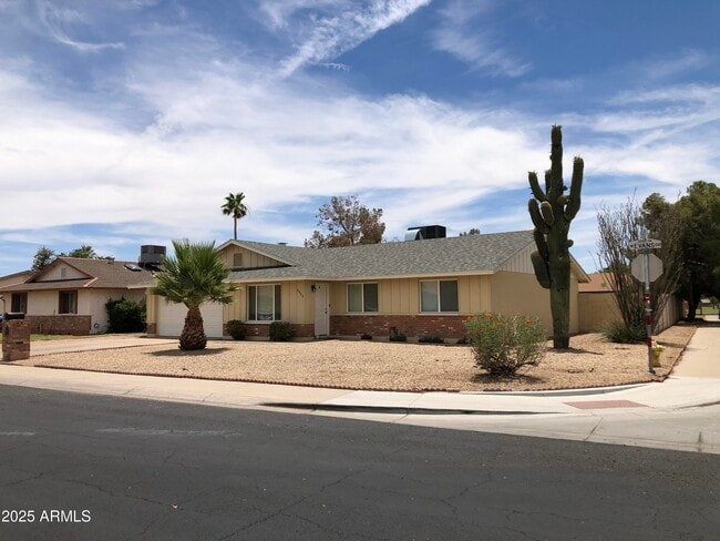 Building Photo - 2923 W Evans Dr