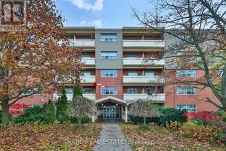 Building Photo - 49 Wellington St