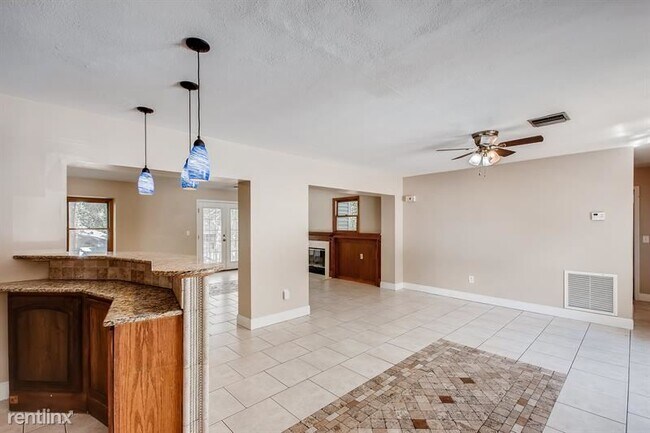 Foto del edificio - 4 br, 3 bath House - 2640 Sand Lake Road UNIT