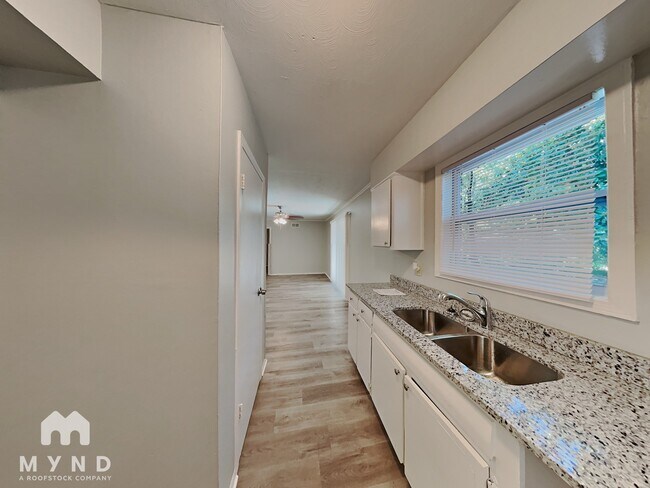 Foto del edificio - 4126 Berrywood Ave