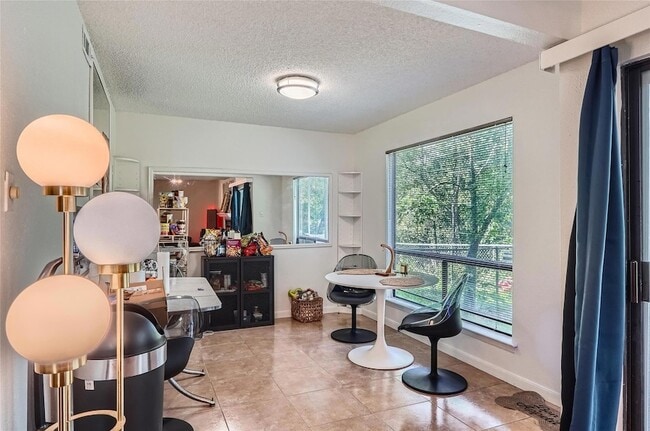 Building Photo - 6810 Thorncliffe Dr