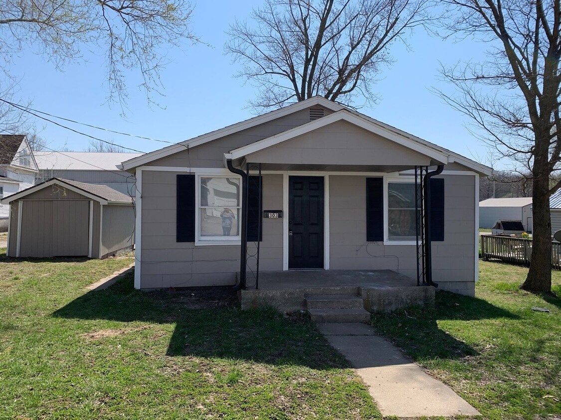 Foto principal - 2 Bed 1 Bath in Richmond MO