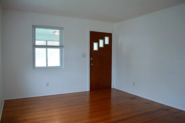 Building Photo - 1401 34th Ave N