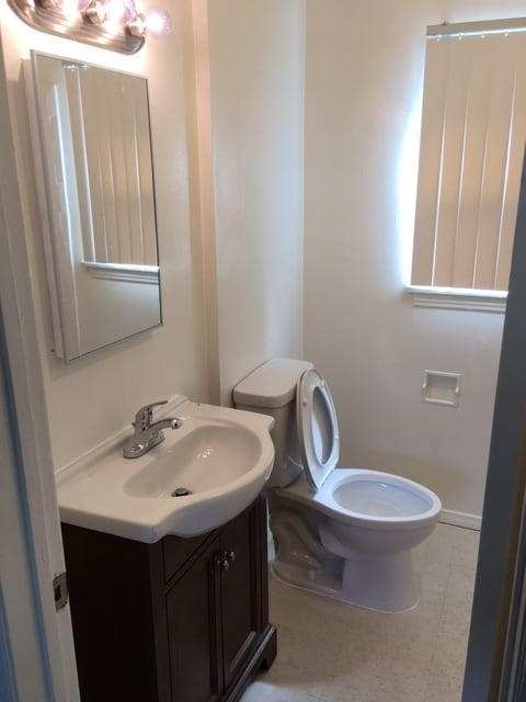 Building Photo - Remodeled Tujunga House