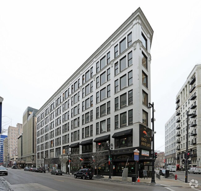 Plankinton Loft Apartments Rentals Milwaukee, WI