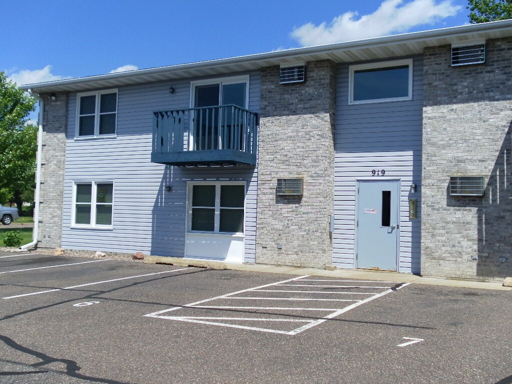 919 Briar Ln Unit 5, Altoona, WI 54720 Apartments in Altoona, WI