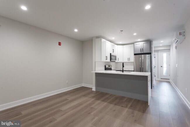 Building Photo - 3849 Fairmount Ave