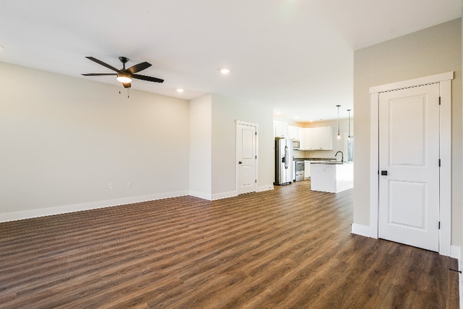 Building Photo - 13 Barnyard Cir