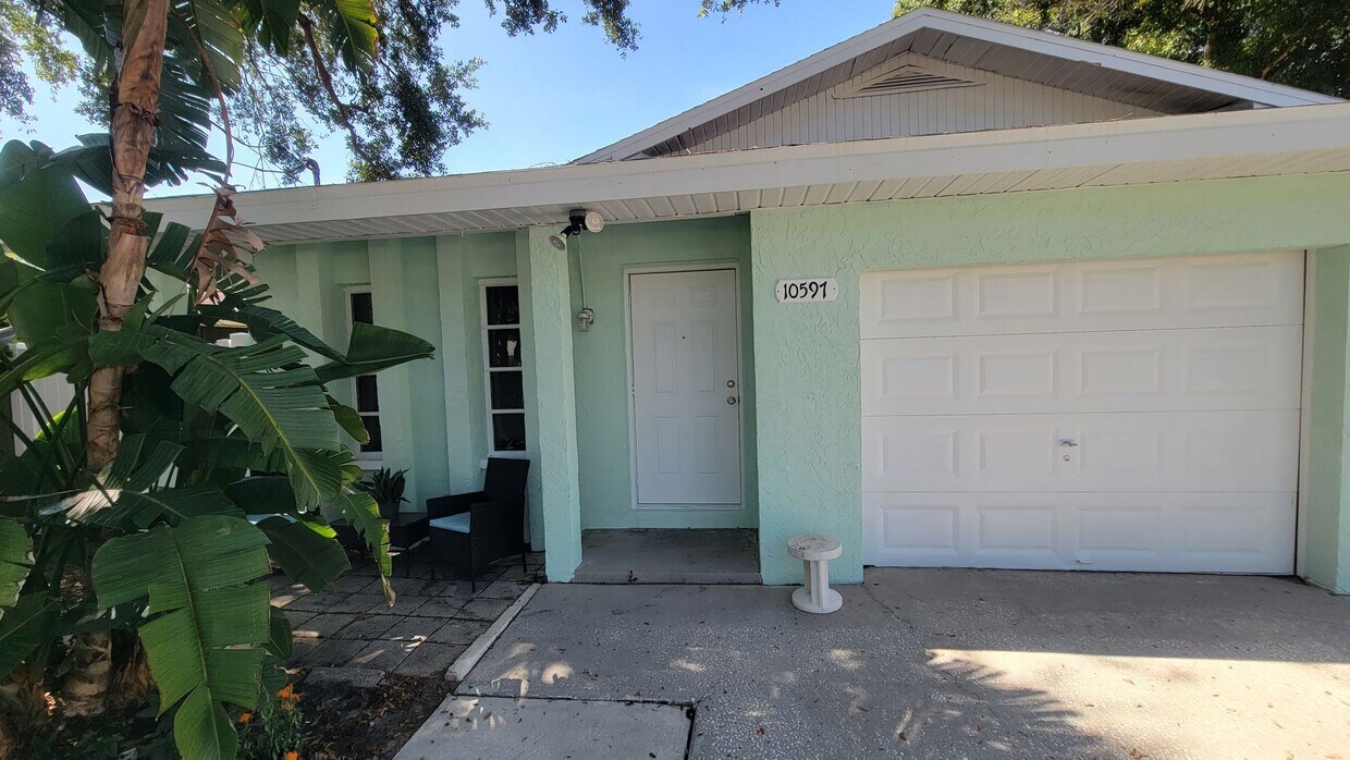 Foto principal - 2/1 w/ Garage in Seminole - Duplex