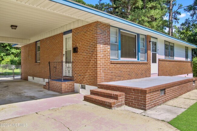 Building Photo - 131 Cole Dr