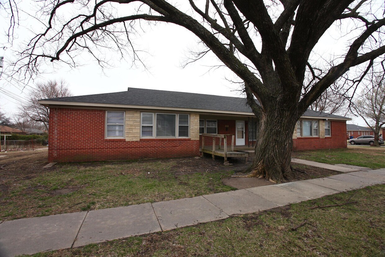 Primary Photo - 6501-6505 E Lincoln St