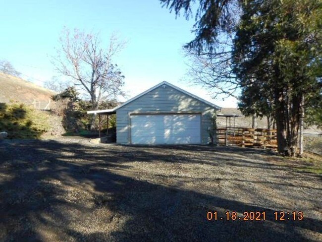 Foto del edificio - Remodeled Country Home