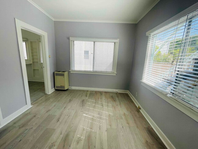 Building Photo - 240 S Reeves Dr