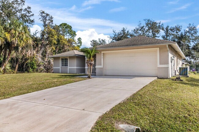 Foto del edificio - $1,795/month ** Furnished * Annual / Short Term * 3 bed / 2 Bath * Single Family * North Port