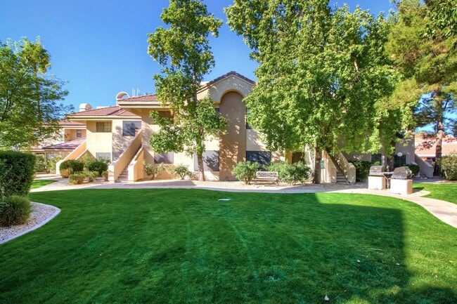 Building Photo - New Three Bedroom Condo in Paradise Valley