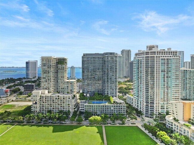 Foto del edificio - 121 NE 34th St