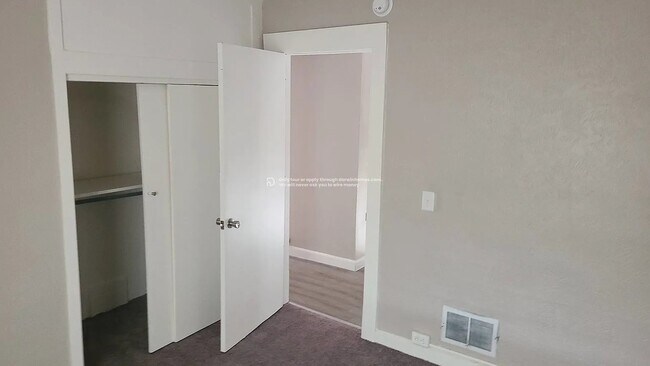 Foto del edificio - 909 Blaine Ave