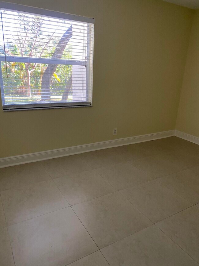 Foto del edificio - 644 NW 13th St