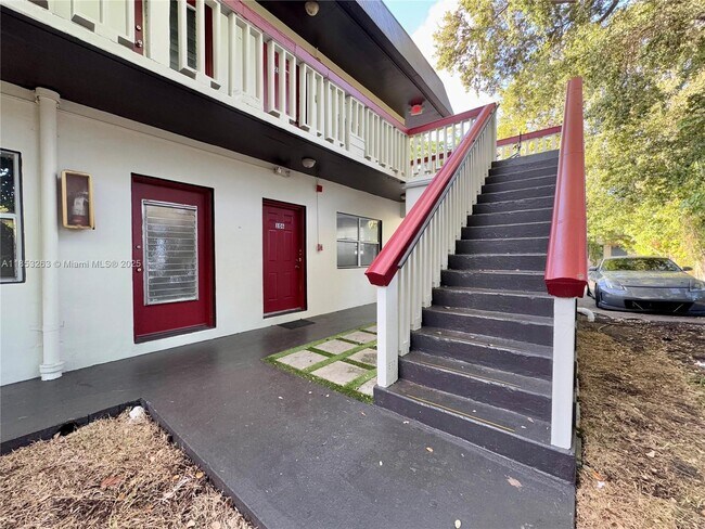 Building Photo - 610 NE 123rd St