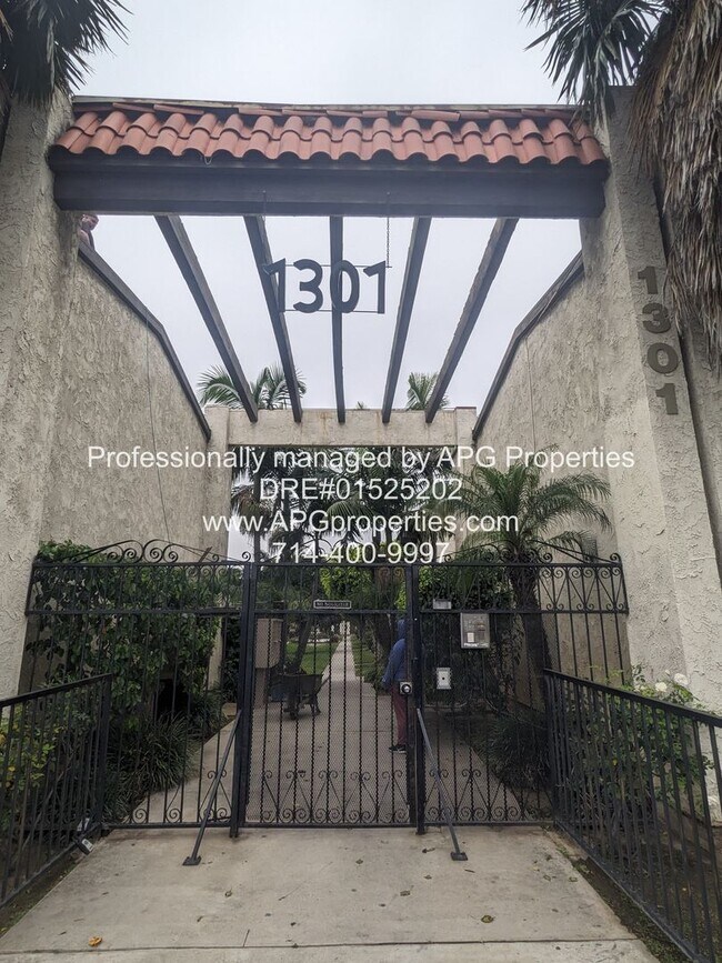 Foto del edificio - Completely Remodeled - 2 Bedroom / 1.5 Bat...
