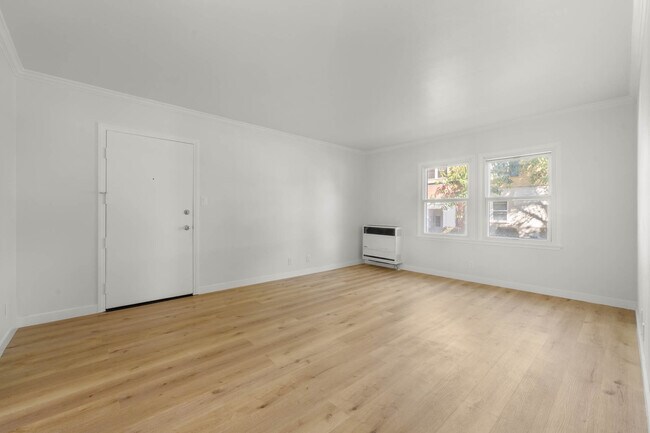 Foto del edificio - 8734 Belford Ave