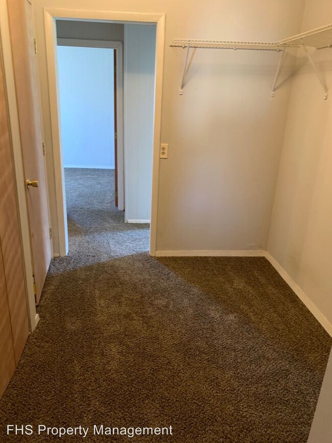 Building Photo - 3 br, 1 bath House - 638 N Phelps