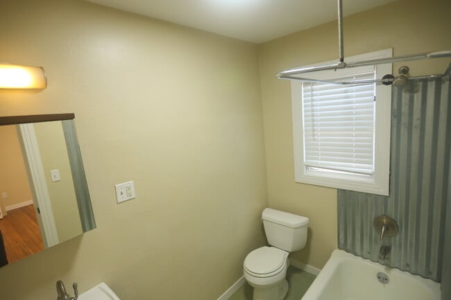 Building Photo - 201 H St