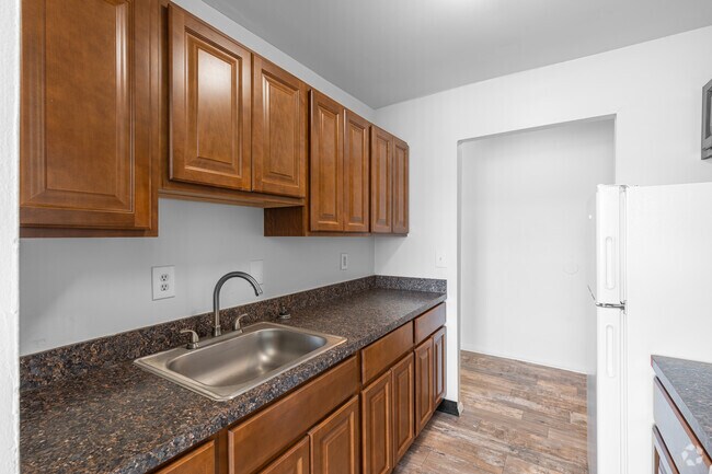 2 BR, 1,5 BA - 900SF - Cocina - Towne Point Apartments