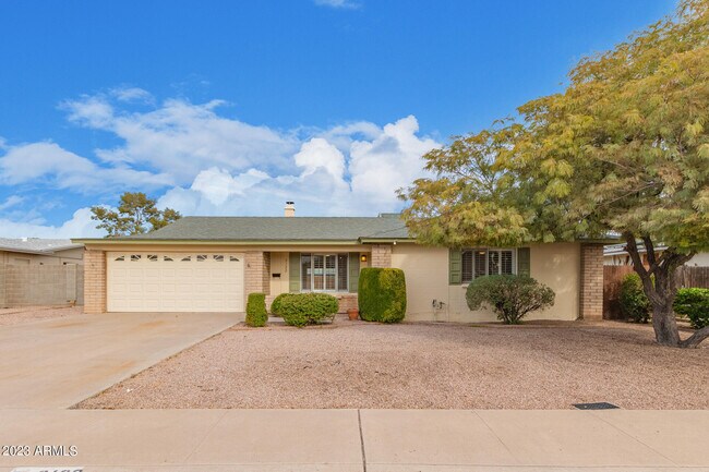Building Photo - 2122 E Palmcroft Dr