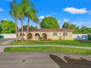 Building Photo - 3605 SW 122nd Pl