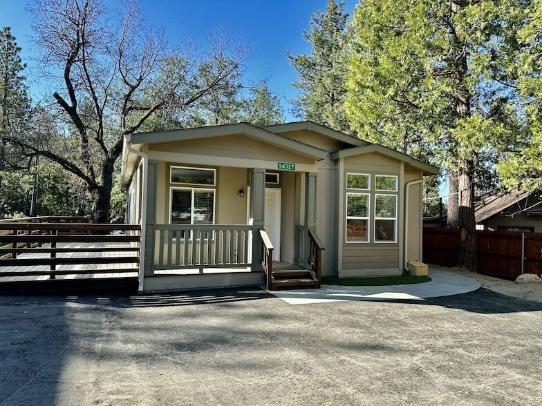 Primary Photo - 54327 Pine Crest Ave
