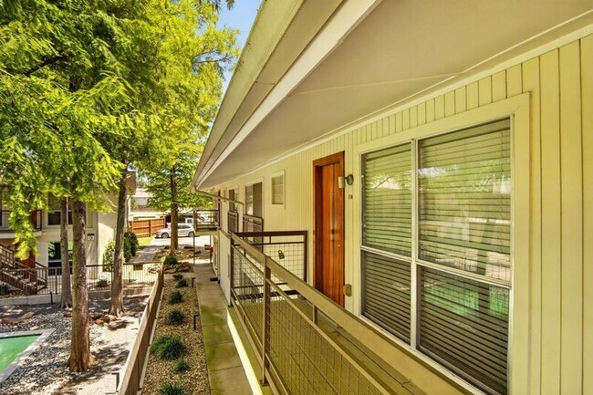 Foto del edificio - 4616 W Lovers Ln