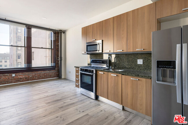 Foto del edificio - 460 S Spring St
