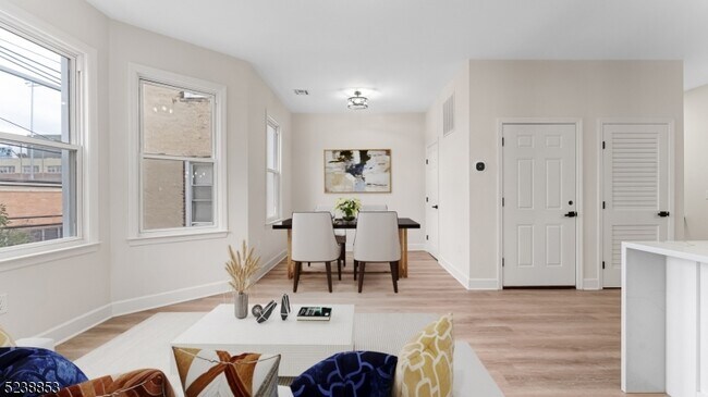 Foto del edificio - 2410 Summit Ave