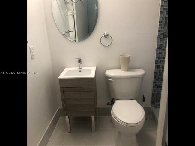 Building Photo - 2200 NE 4th Ave